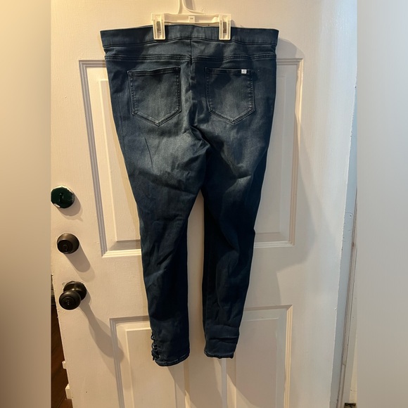 JLO Jeggings - Picture 3 of 4